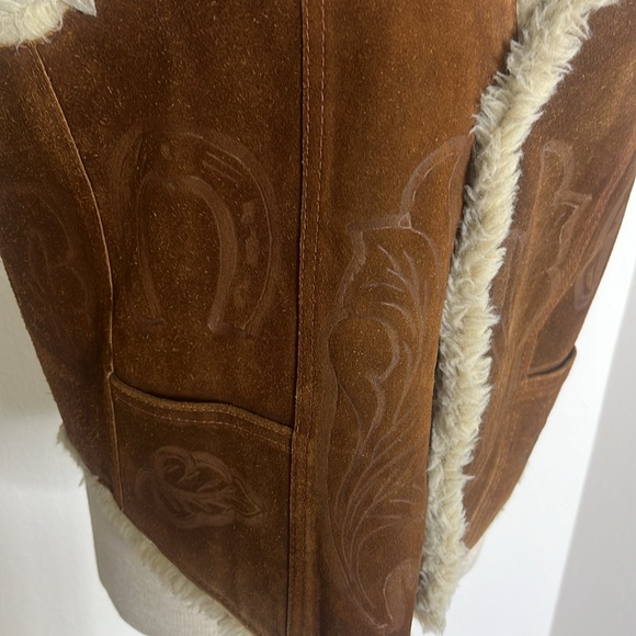 Breton Vintage Suede Sherpa Lined Vest - Picture 4 of 10